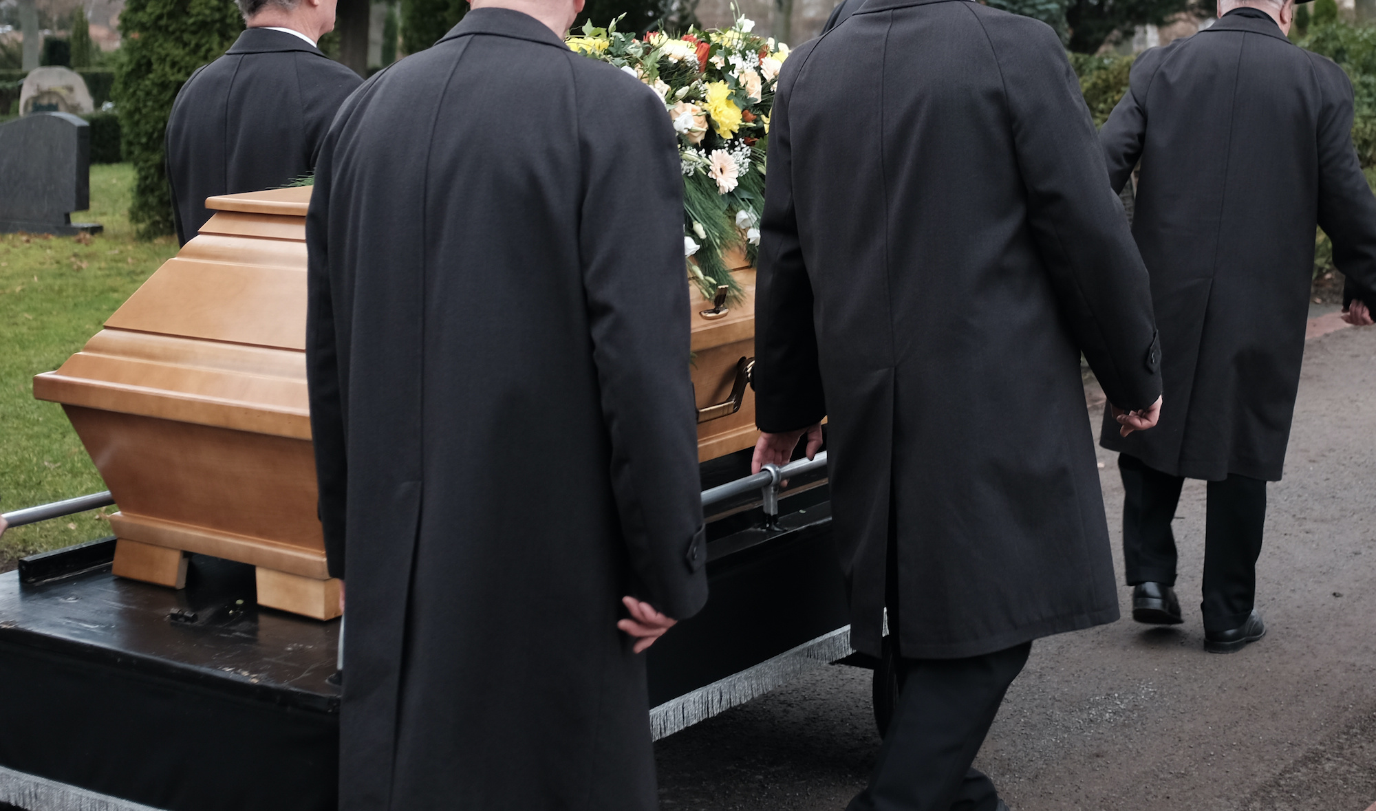 Unterschied zwischen Erdbestattung und Beerdigung