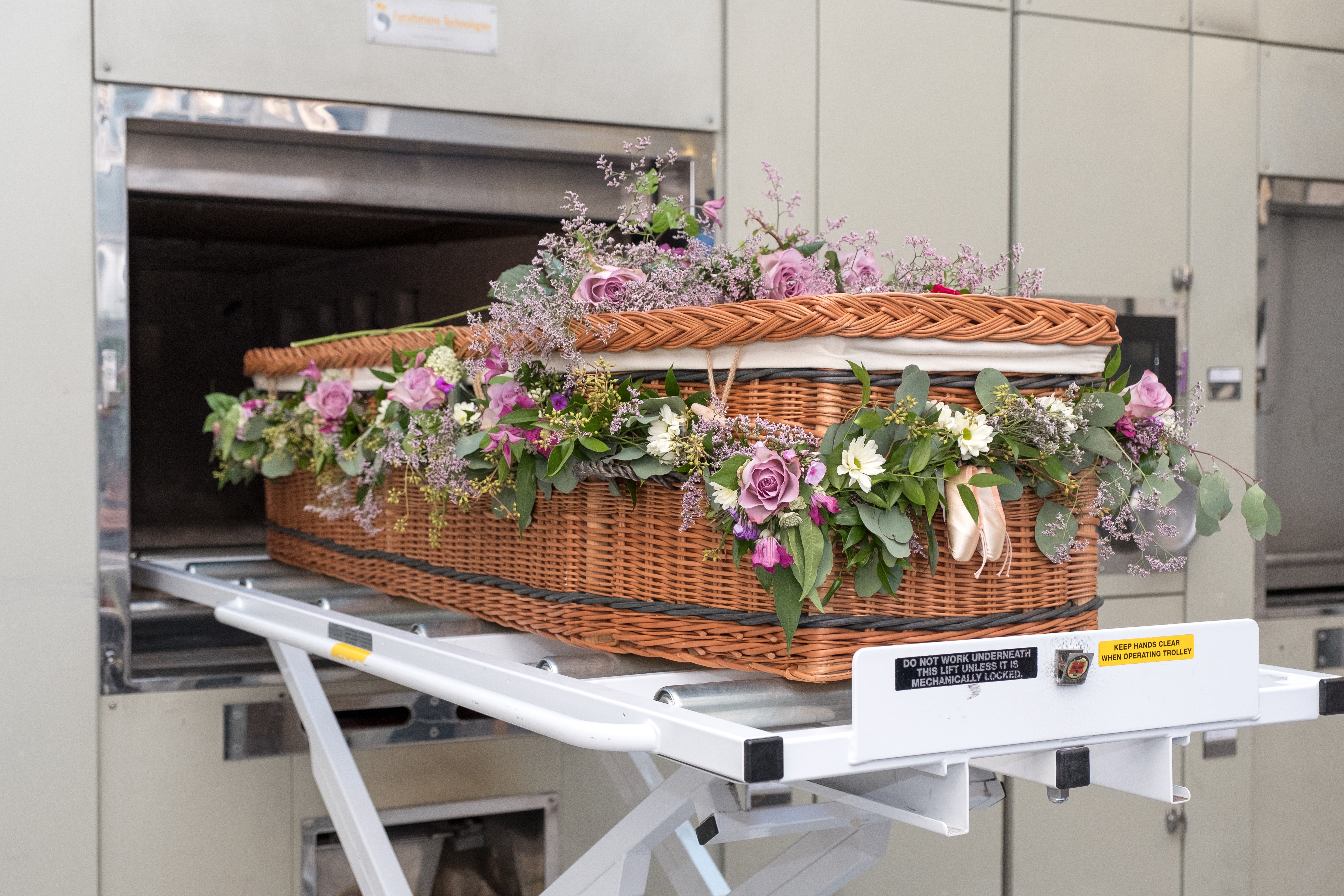 Was passiert mit dem Körper im Krematorium?