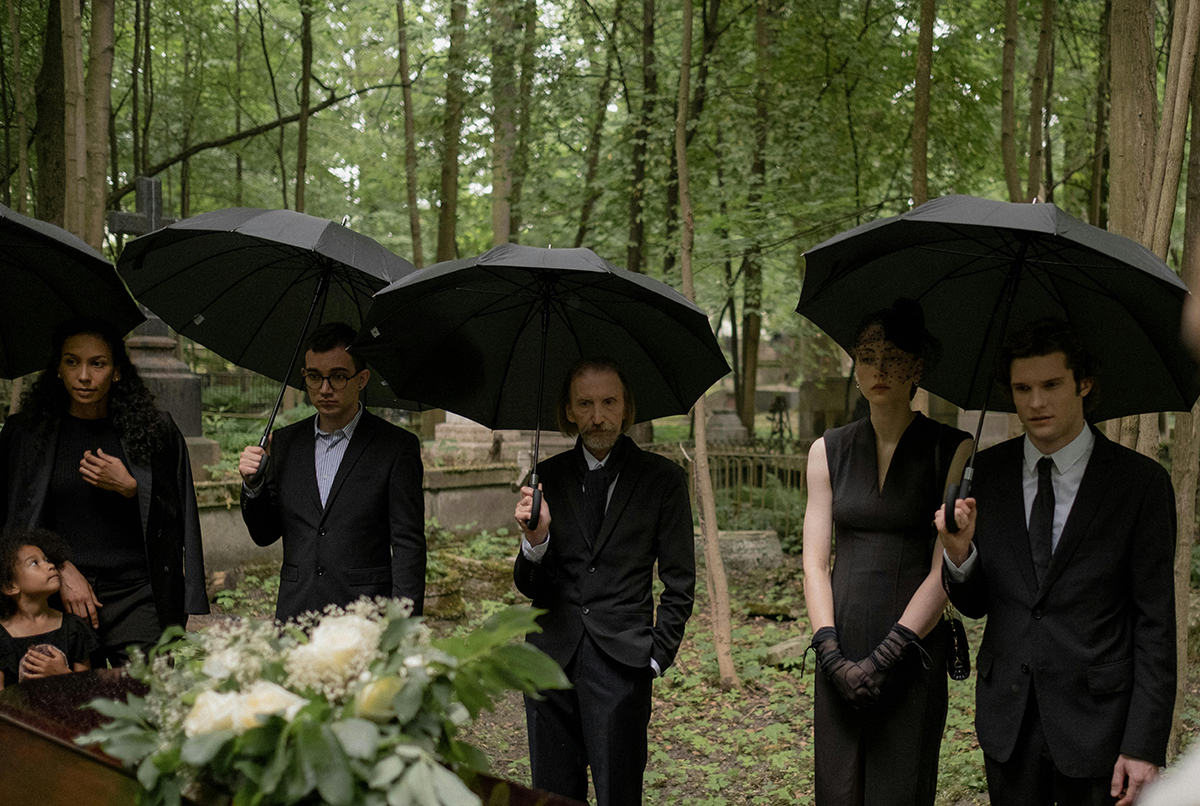 Famille réunie pour un enterrement